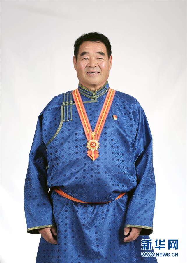 (奋斗百年路 启航新征程·“七一勋章”获得者·图文互动)(1)“草原之子”廷·巴特尔:让草原绿起来,帮牧民富起来