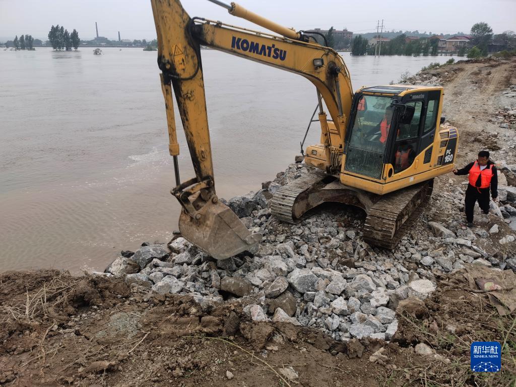 经24小时连续奋战 汾河山西新绛段决口成功合龙