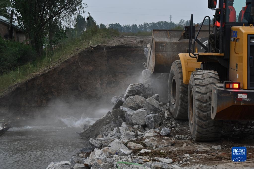 经24小时连续奋战 汾河山西新绛段决口成功合龙