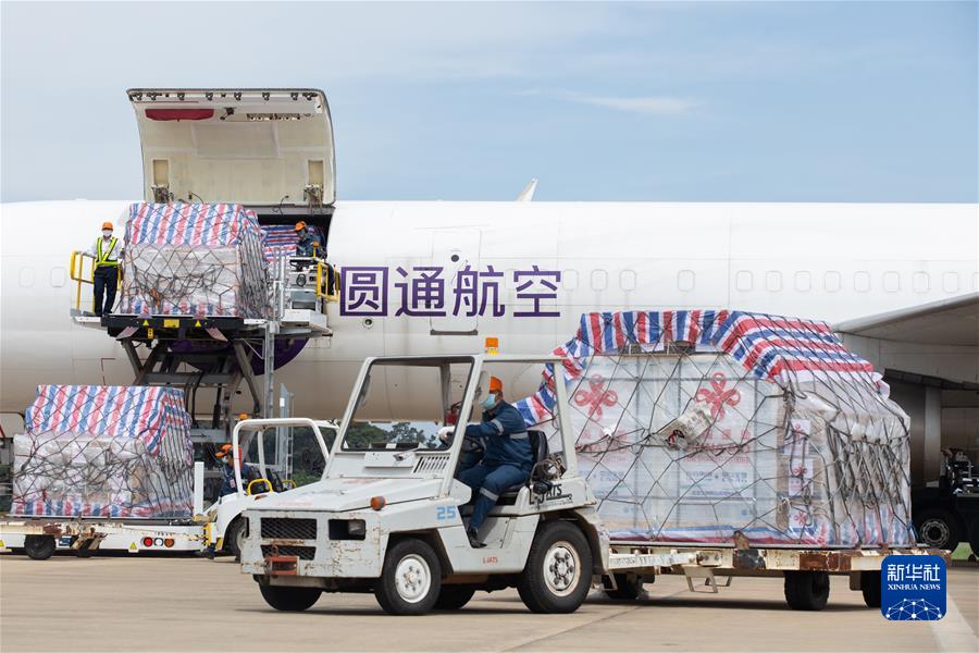 （国际疫情）（1）中国政府援助老挝第六批新冠疫苗抵达万象