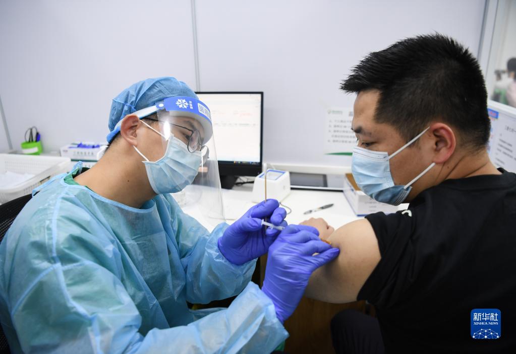 广州：新冠疫苗加强针接种工作启动