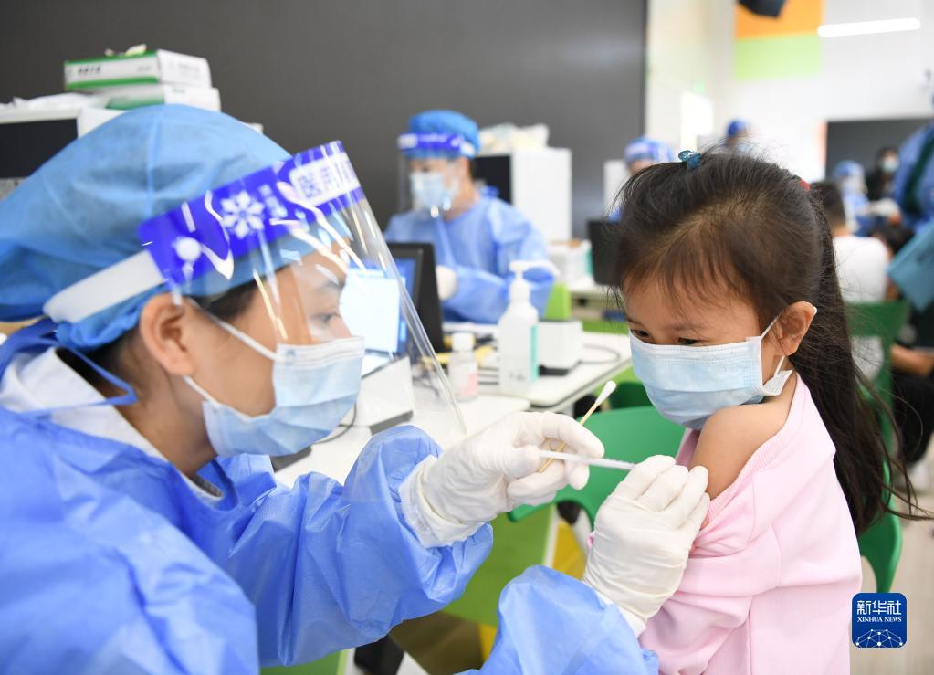 直击：广州全面启动3至11岁儿童新冠疫苗接种工作