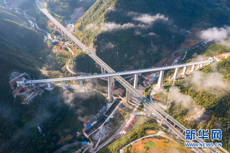 全长668.36米！看两河口双线特大桥飞架贯通途