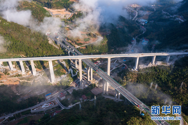 全长668.36米！看两河口双线特大桥飞架贯通途