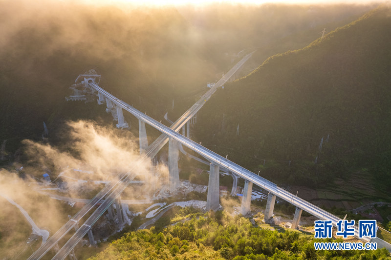 全长668.36米！看两河口双线特大桥飞架贯通途