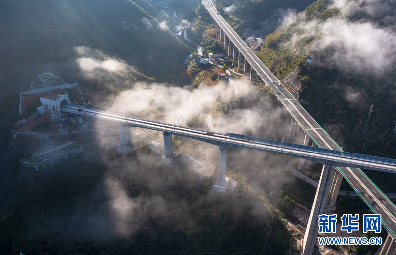 全长668.36米！看两河口双线特大桥飞架贯通途