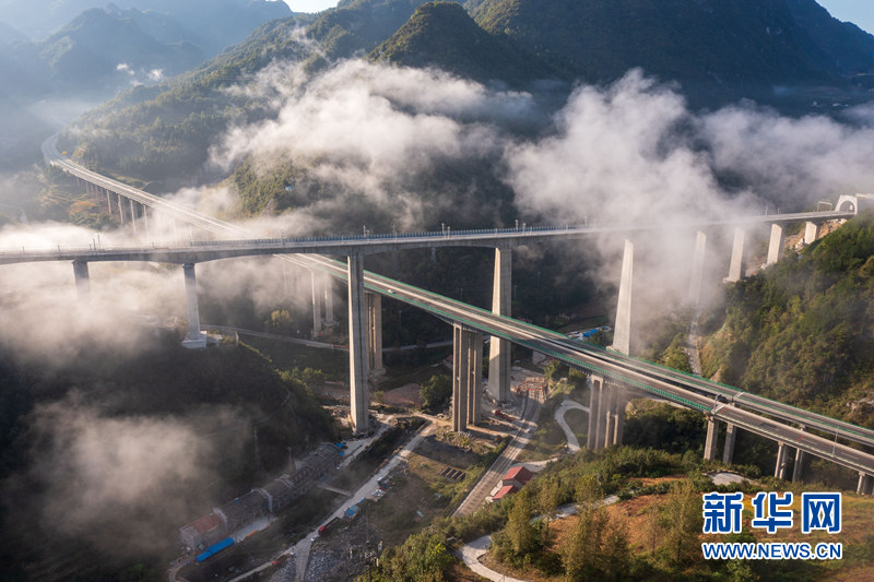 全长668.36米！看两河口双线特大桥飞架贯通途