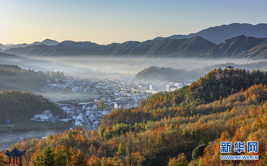 安徽潜山现平流雾景观