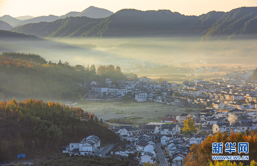 安徽潜山现平流雾景观