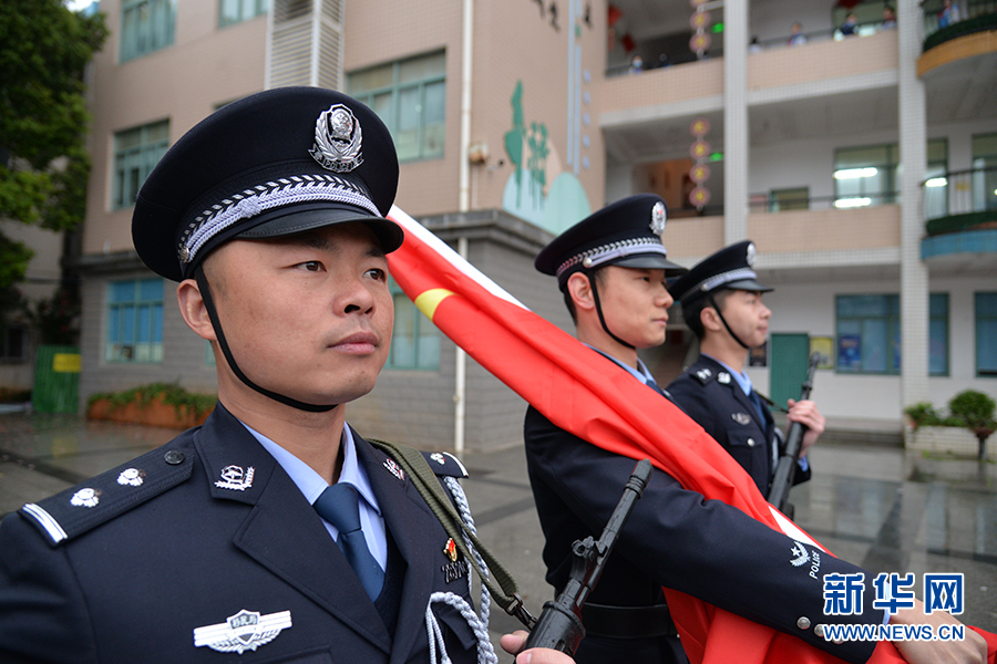 警蓝色是什么蓝 1128246474_16417209432961n.jpg