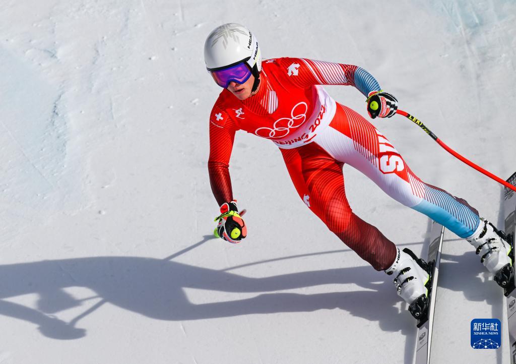 高山滑雪女子超级大回转比赛：瑞士选手获得冠军