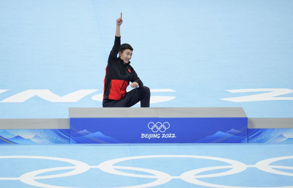 42年的等待，高亭宇终成“冰上飞人”——中国首枚速滑男子冬奥金牌诞生纪实(图10)