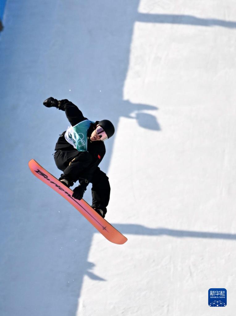 大跳台决赛正在北京首钢滑雪大跳台舉辦北京2022年冬奧會單板滑雪男人(图1)