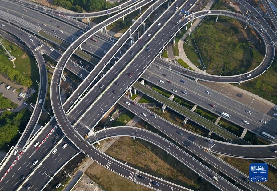 （在习近平新时代中国特色社会主义思想指引下&mdash;&mdash;新时代新作为新篇章&middot;习近平总书记关切事&middot;图文互动）（6）楚天春风劲&mdash;&mdash;湖北重返经济发展&ldquo;主赛道&rdquo;观察