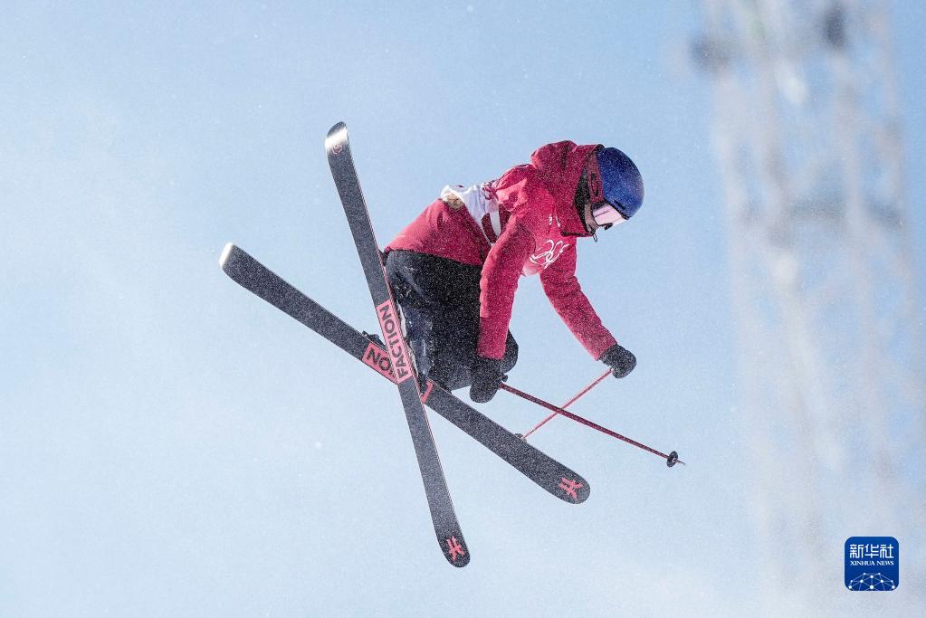 型地方手艺决赛正在张家口云顶滑雪公园举办北京2022年冬奥会自正在式滑雪女子U(图2)