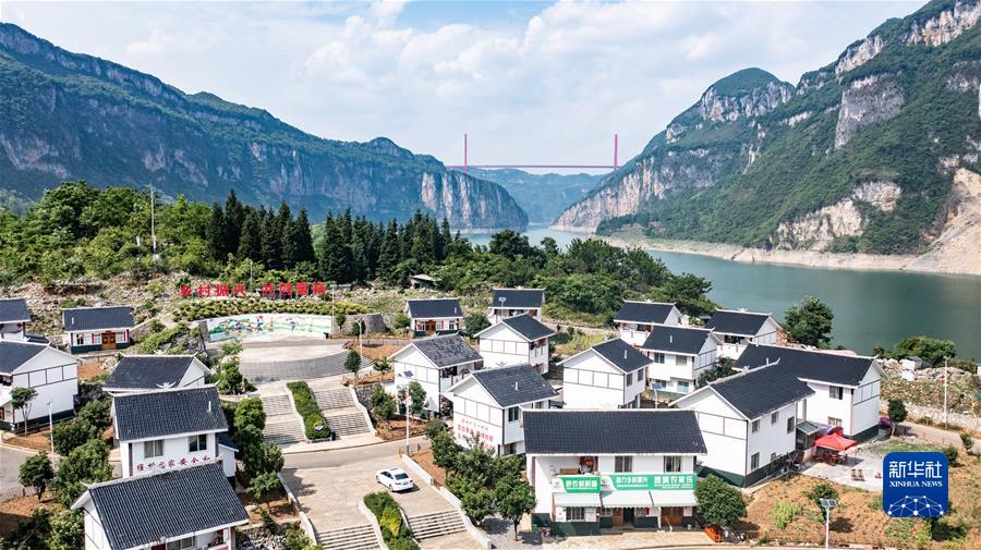 （沿着总书记的足迹&middot;贵州篇）（1）开创多彩贵州的美好未来&mdash;&mdash;沿着总书记的足迹之贵州篇