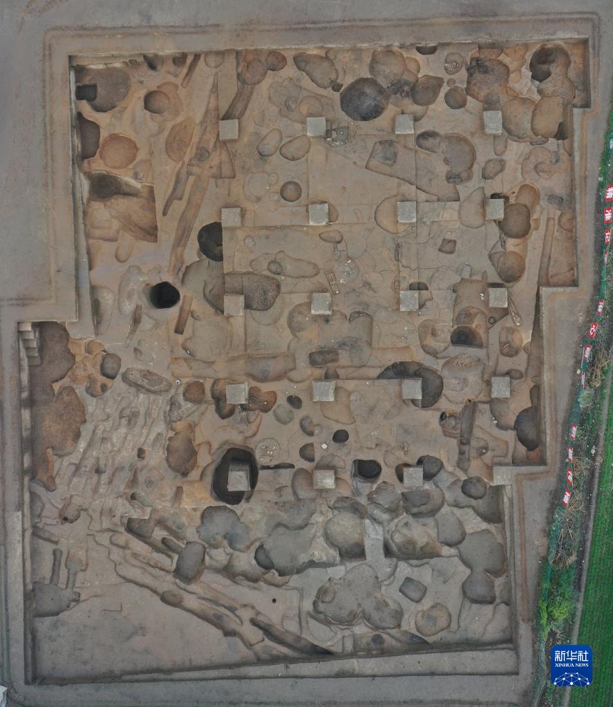 河南禹州瓦店遺址發現夏代早期大型祭祀遺跡