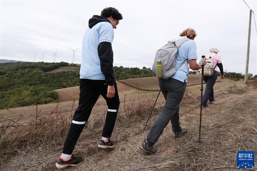 (国际·图文互动)(3)通讯:中国企业运营的风电场成为法国小镇旅游地标