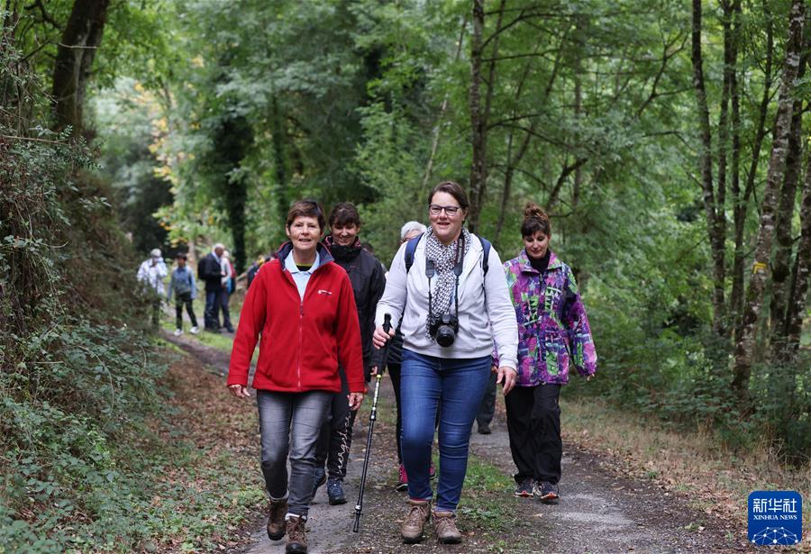 (国际·图文互动)(7)通讯:中国企业运营的风电场成为法国小镇旅游地标