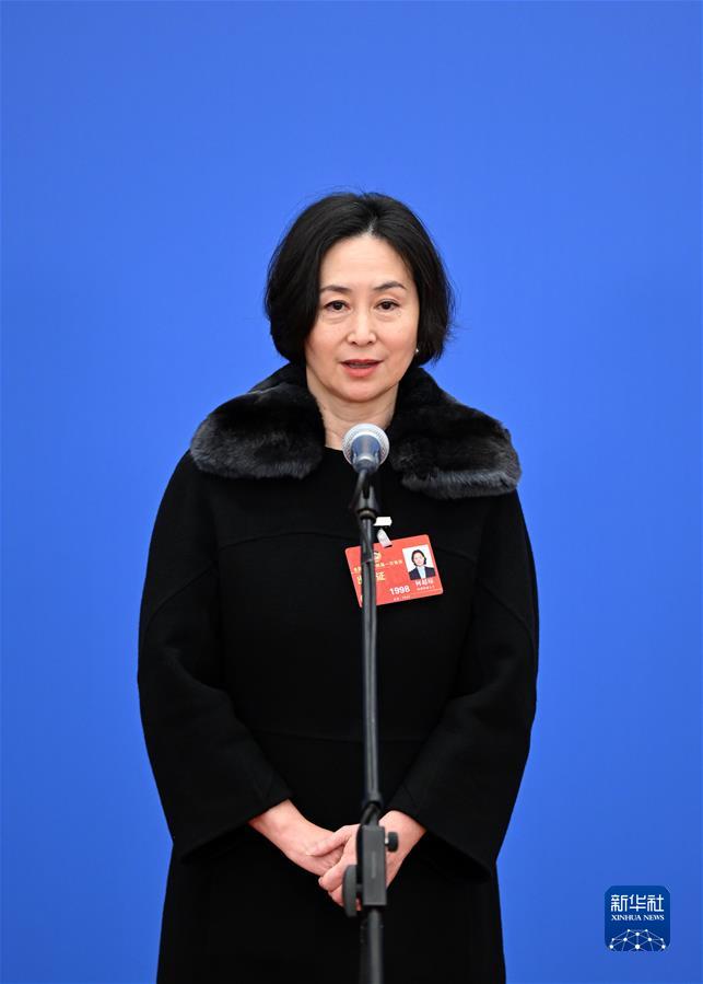 （两会&middot;XHDW）（9）接受采访