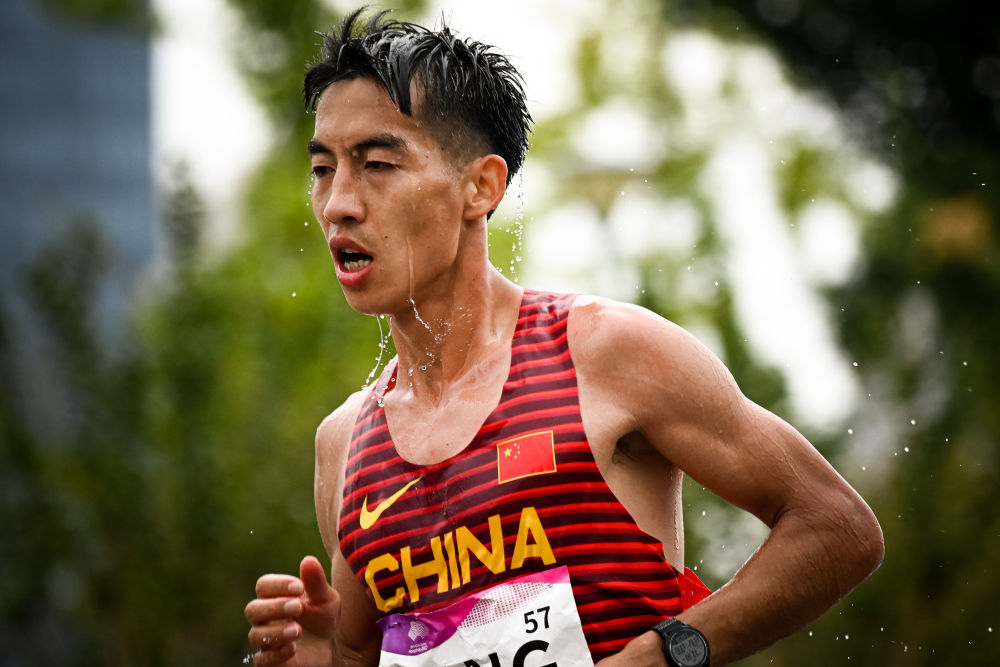 2小时07分09秒 杨绍辉打破中国马拉松纪录