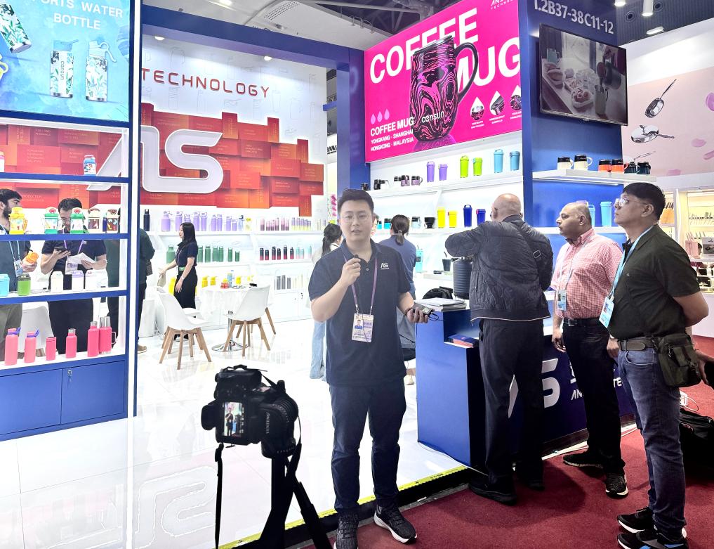 广交会上看跨境电商新业态助力国际贸易新发展-新华网