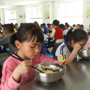 甘肃：免费营养餐为150余万农村