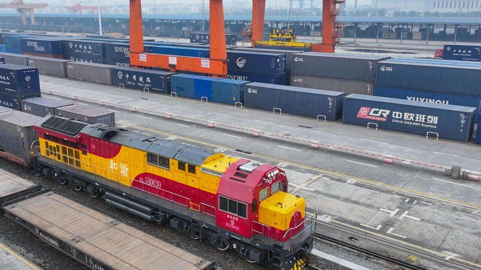 重庆：农历新年首趟中欧班列开行