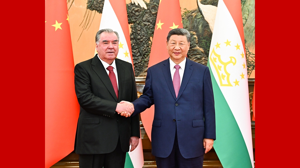 习近平会见塔吉克斯坦总统拉赫蒙
