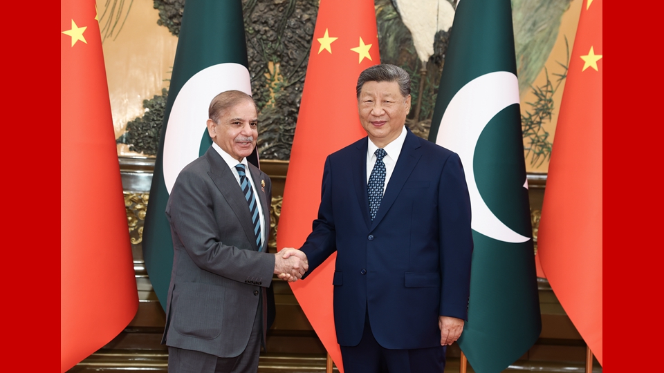 习近平会见巴基斯坦总理夏巴兹