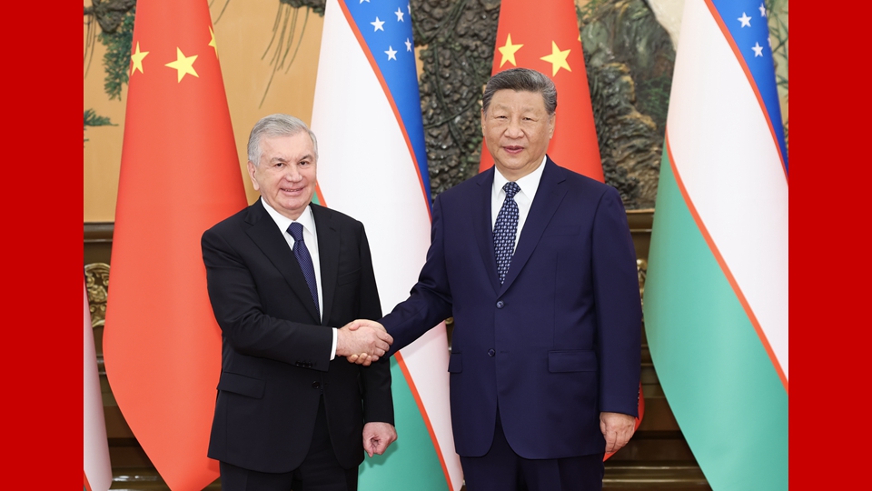 习近平会见乌兹别克斯坦总统米尔济约耶夫