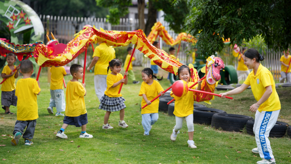 四川泸州：创新托育模式破解园区职工带娃难题
