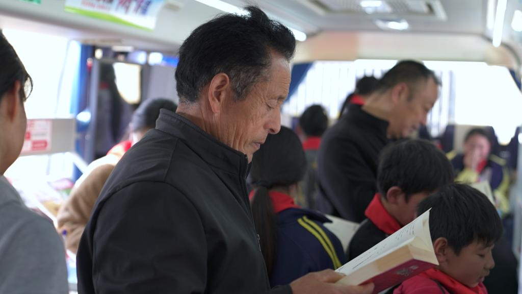 四中全會精神在基層丨車輪上的“小書屋”加速沖刺“最后一公里”