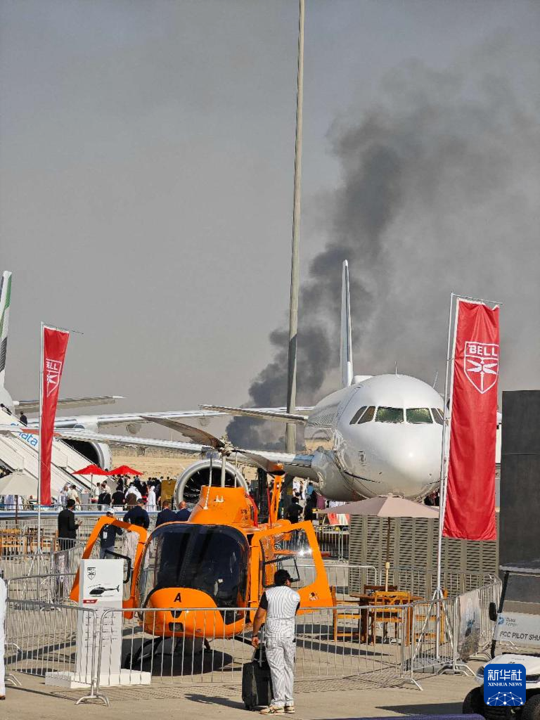 一架飞机在迪拜航展飞行表演中坠毁-新华网