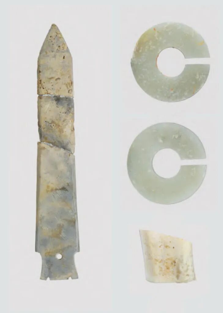 图片包含 照片, 男人, 不同, 桌子描述已自动生成