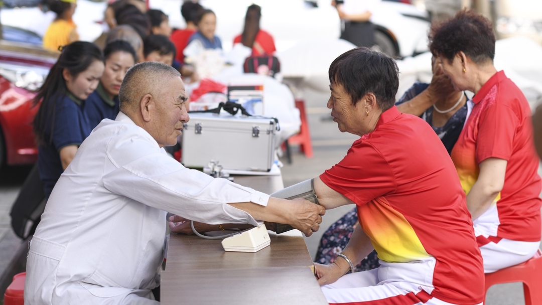 基层一线党旗红丨吾哈斯，不退休