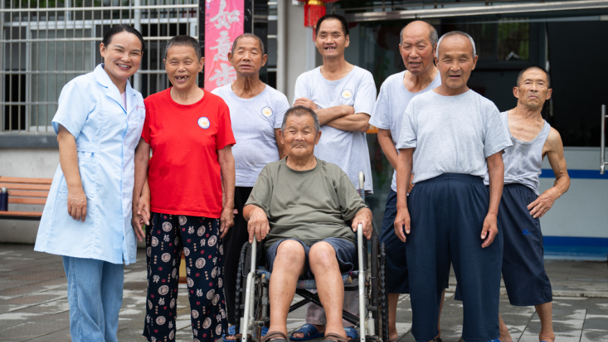 大别山下的养老守护者