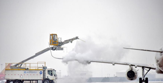 首都机场积极应对降雪天气