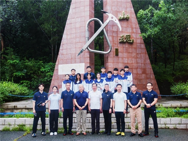 '逐岩而上 聚力前行'  ——奥索卡与北京市攀岩队定制服装交接仪式圆满落幕！