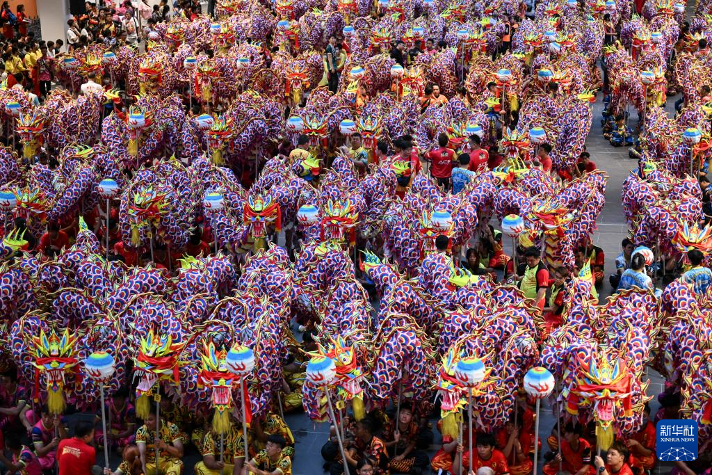 马来西亚：舞龙迎农历春节-当日，