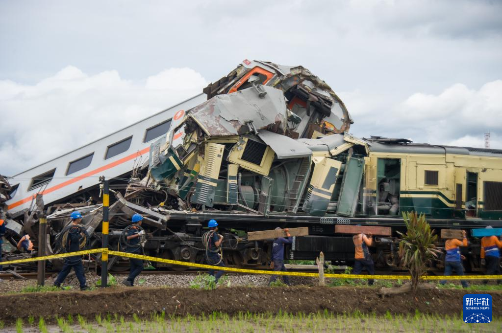 印尼西爪哇省通勤列车相撞致3人死