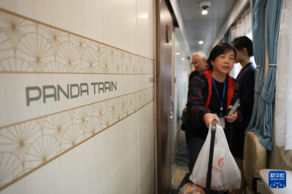 新华全媒＋·中国——老挝旅游列车