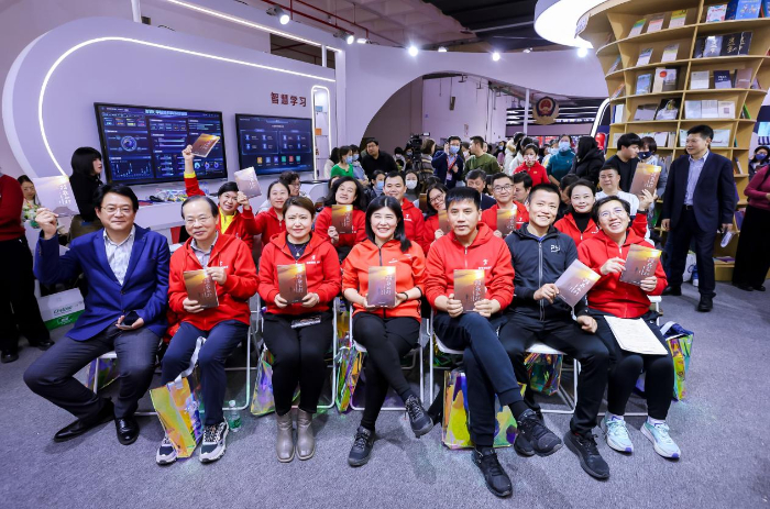 《踏歌而行——一群教育人的跑步故事》新书发布会在京举行