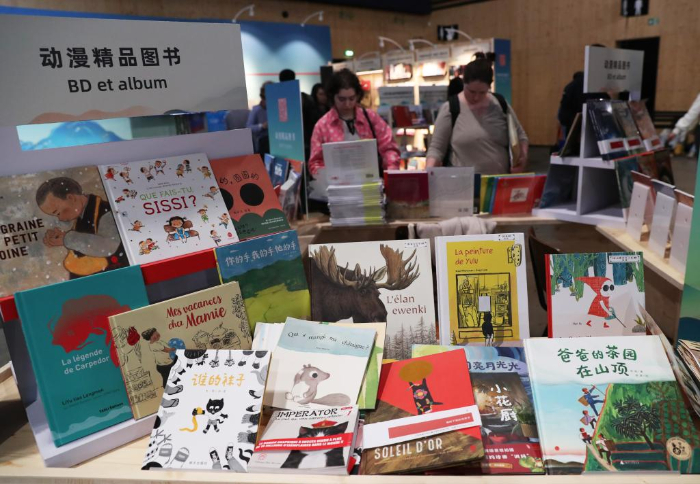 正在静心浏览中感知中国——中国图书正在巴黎图书节广受闭注