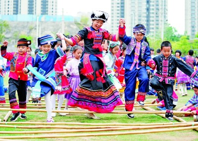 竹竿舞：五彩三月三 跳出幸福来