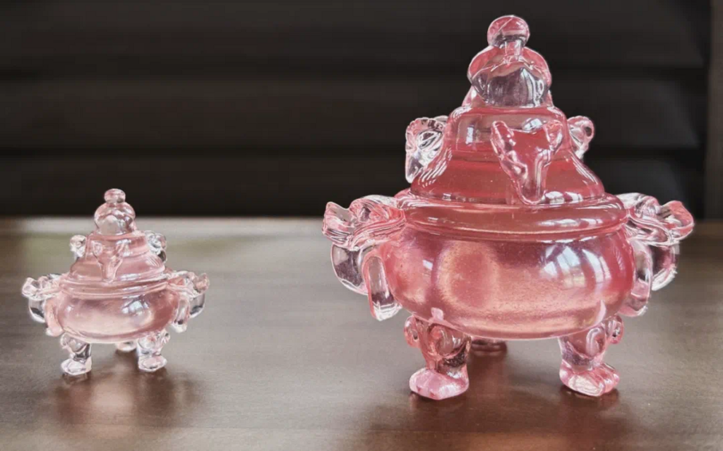 小粉炉冰箱贴(左)。重庆中国三峡博物馆供图