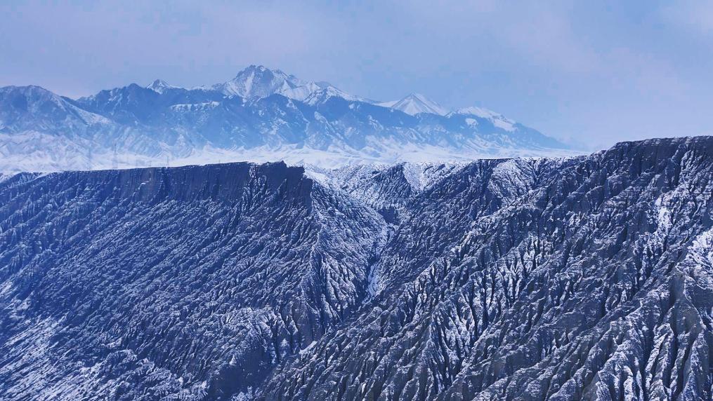 新疆乌苏：峡谷嶙峋展雄姿