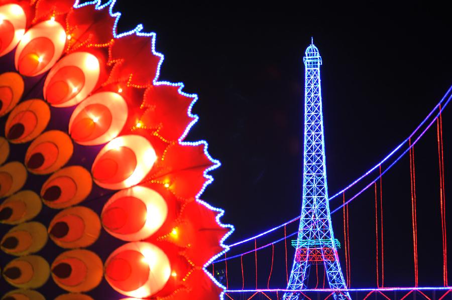 &ldquo;天下第一灯&rdquo;点亮美国圣诞节[组图]