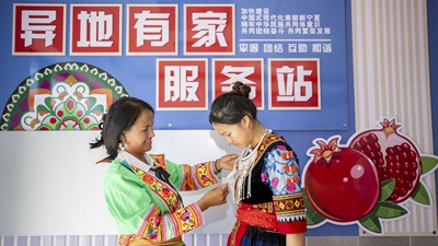 可躺式课桌椅吸睛，“躺平”午休理