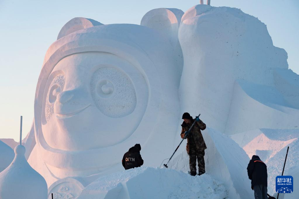 “冬奥·太阳岛之旅”雪雕亮相哈尔滨太阳岛雪博会